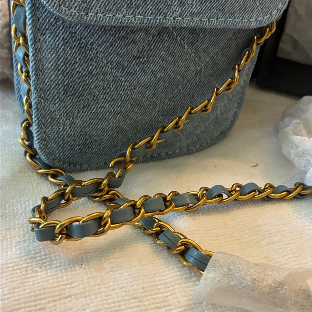 New CHANEL Denim Mini Crossbody Bag with Gold CC Hardware VVIP Giff - Picture 4 of 8